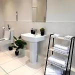 Luxe Duplex Penthouse In Centre - Free Parking דירה *