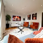 Luxe Duplex Penthouse In Centre - Free Parking דירה