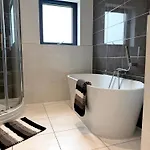 דירה Luxe Duplex Penthouse In Centre - Free Parking לידס