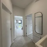 Luxe Duplex Penthouse In Centre - Free Parking דירה