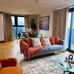 דירה Luxe Duplex Penthouse In Centre - Free Parking לידס