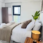 Luxe Duplex Penthouse In Centre - Free Parking דירה לידס