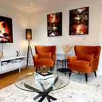 Luxe Duplex Penthouse In Centre - Free Parking