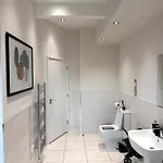 Luxe Duplex Penthouse In Centre - Free Parking