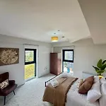Luxe Duplex Penthouse In Centre - Free Parking