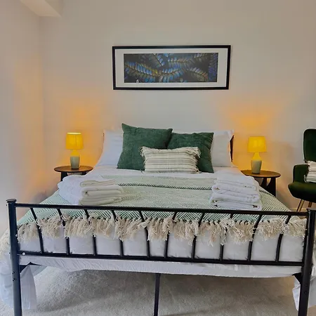 Luxe Duplex Penthouse In Centre - Free Parking Лідс