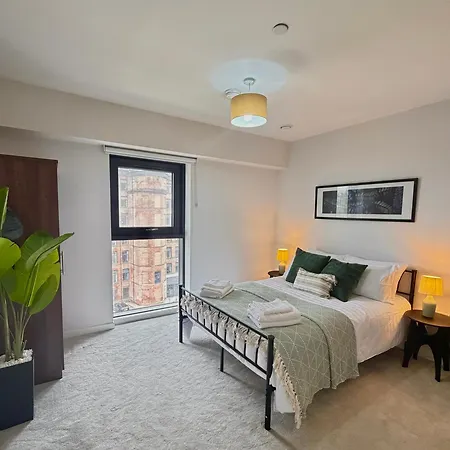 Luxe Duplex Penthouse In Centre - Free Parking Апартаменти