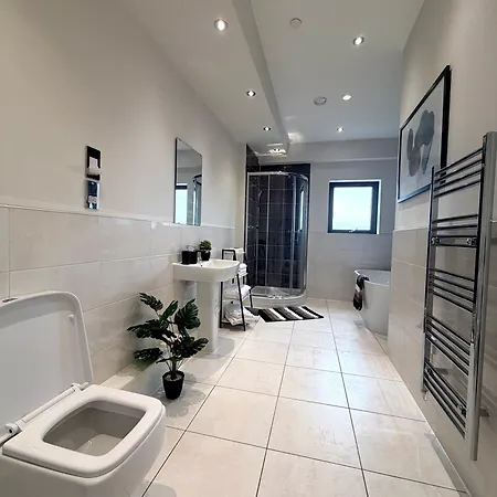 Luxe Duplex Penthouse In Centre - Free Parking Лідс