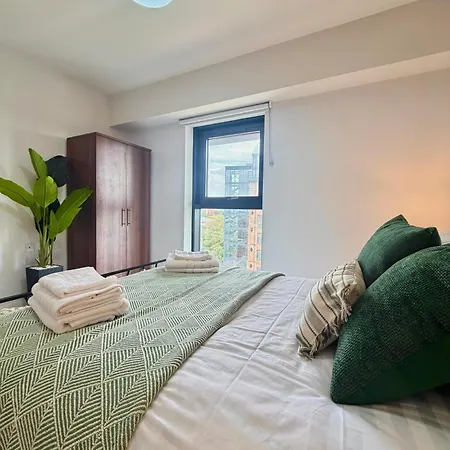 Апартаменти Luxe Duplex Penthouse In Centre - Free Parking