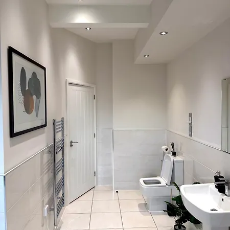 Luxe Duplex Penthouse In Centre - Free Parking