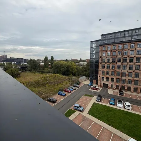 Luxe Duplex Penthouse In Centre - Free Parking