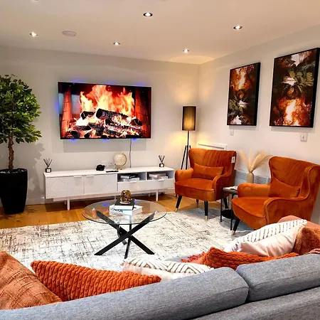 Luxe Duplex Penthouse In Centre - Free Parking *