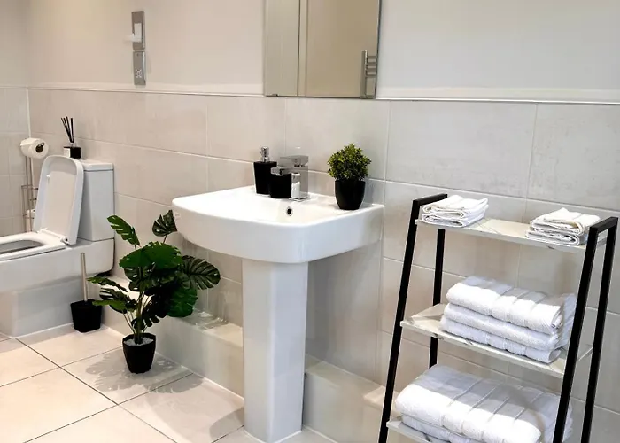 Luxe Duplex Penthouse In Centre - Free Parking Apartment *