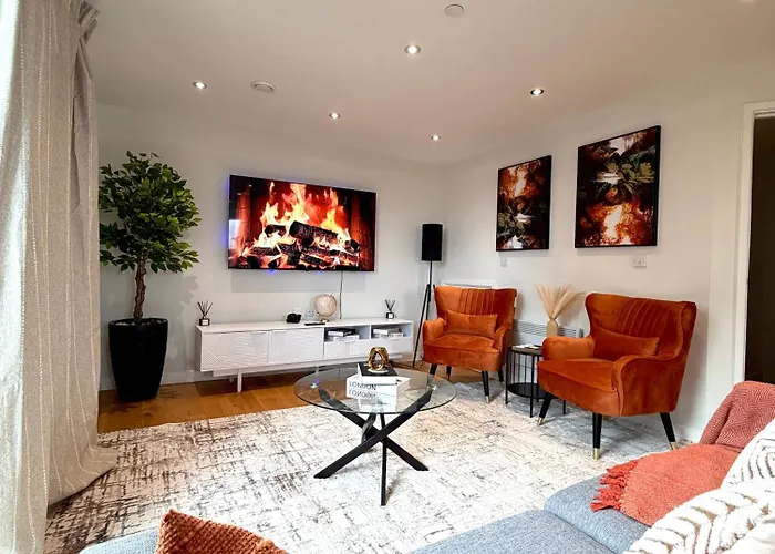 Luxe Duplex Penthouse In Centre - Free Parking Apartment