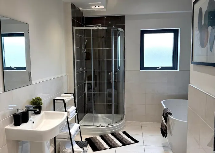 Luxe Duplex Penthouse In Centre - Free Parking