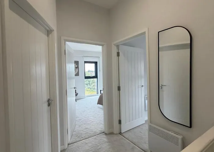 Luxe Duplex Penthouse In Centre - Free Parking Apartment