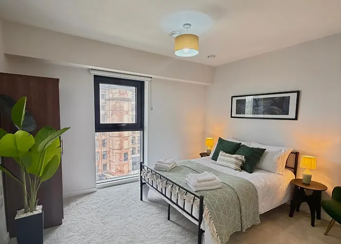 Luxe Duplex Penthouse In Centre - Free Parking Apartment