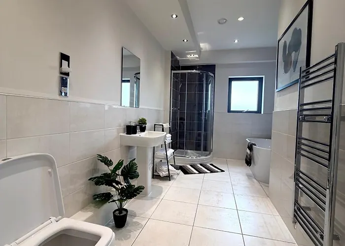 Luxe Duplex Penthouse In Centre - Free Parking 利兹