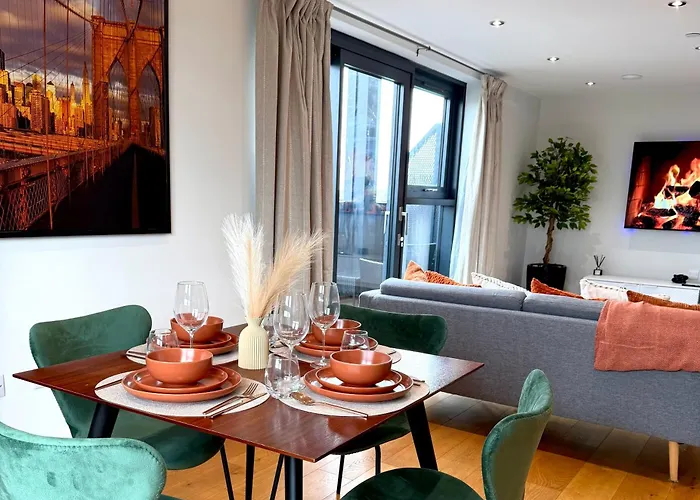 Luxe Duplex Penthouse In Centre - Free Parking *