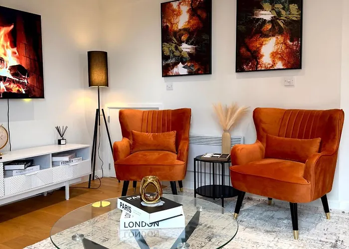 Luxe Duplex Penthouse In Centre - Free Parking