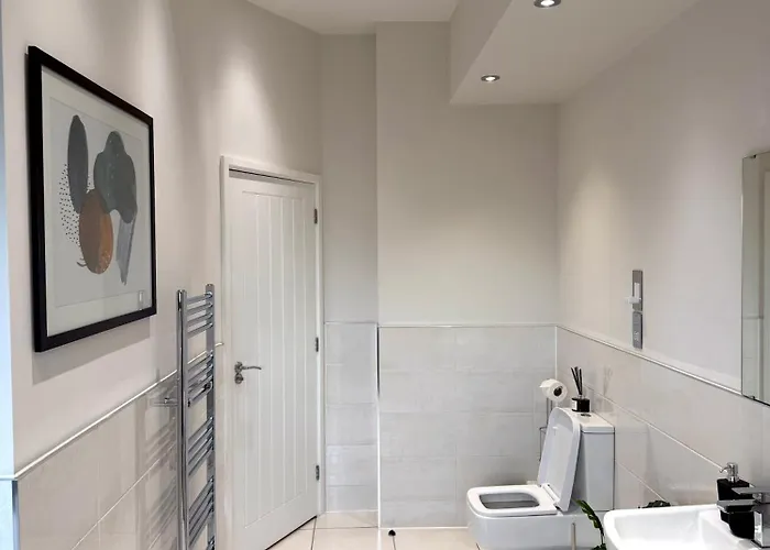 Luxe Duplex Penthouse In Centre - Free Parking