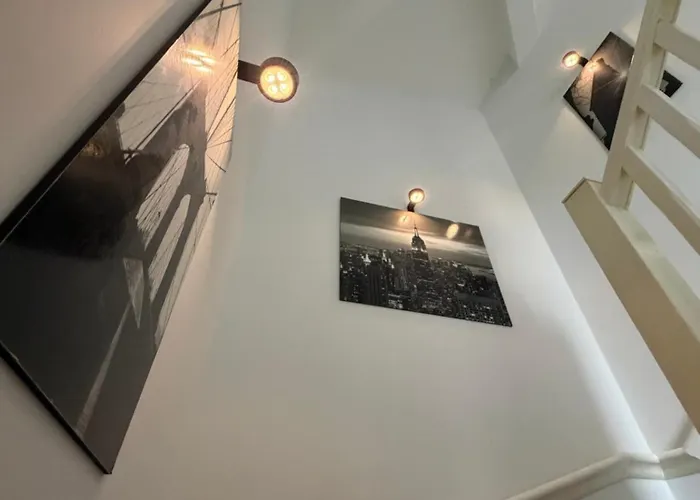 Luxe Duplex Penthouse In Centre - Free Parking 公寓 *