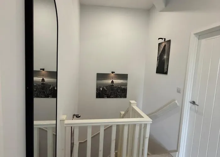 Luxe Duplex Penthouse In Centre - Free Parking