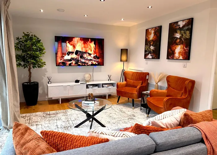 Luxe Duplex Penthouse In Centre - Free Parking *