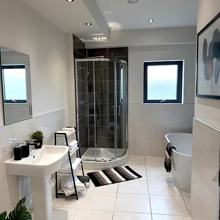 Luxe Duplex Penthouse In Centre - Free Parking