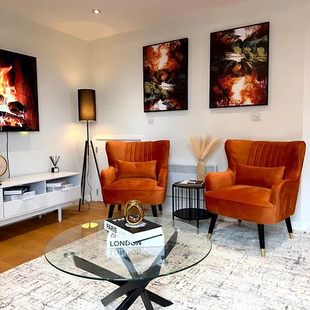 Luxe Duplex Penthouse In Centre - Free Parking